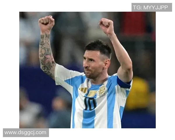 足球巨星之间的对话与碰撞：从梅西到C罗，他们如何塑造足坛传奇